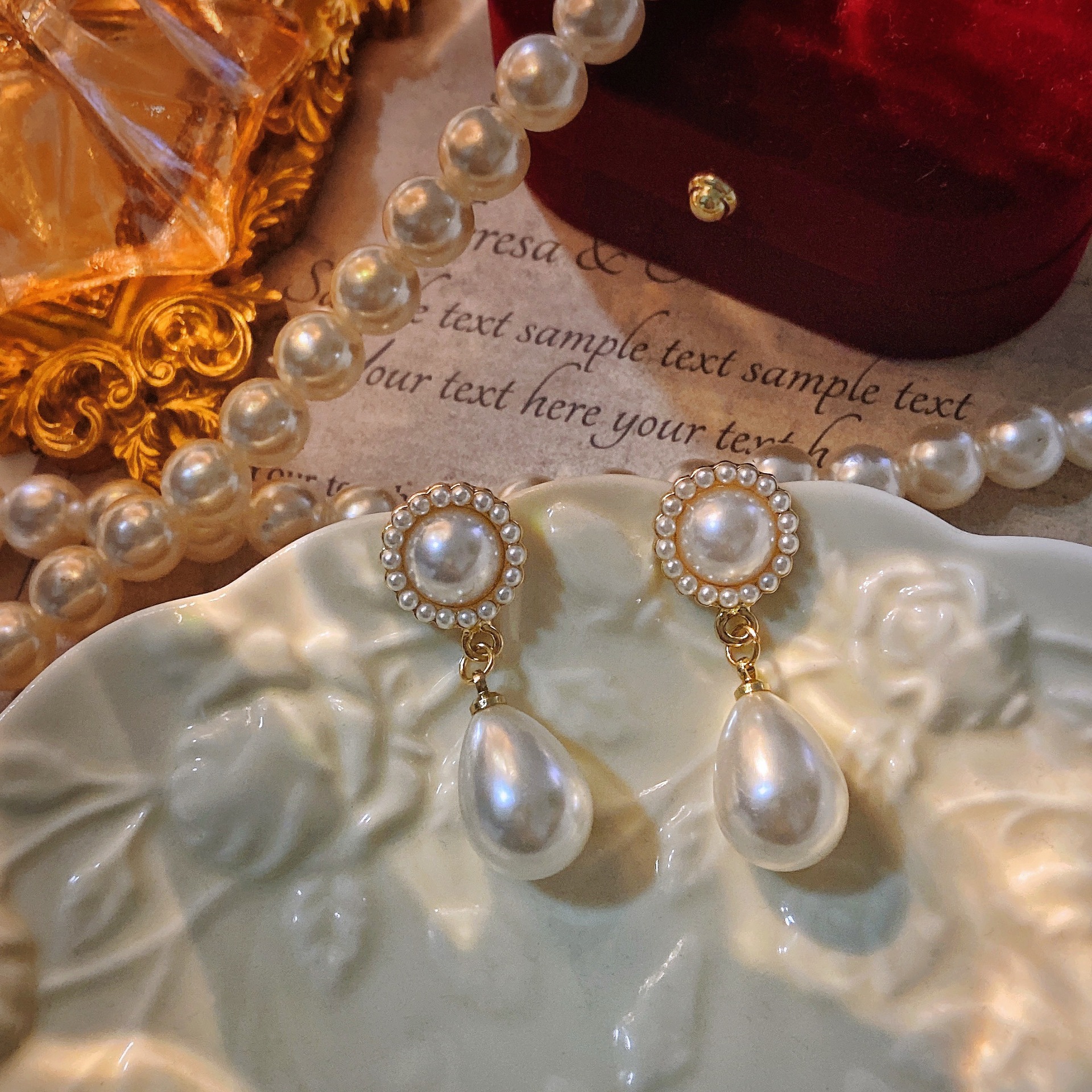 Retro earrings drop-shaped pearl