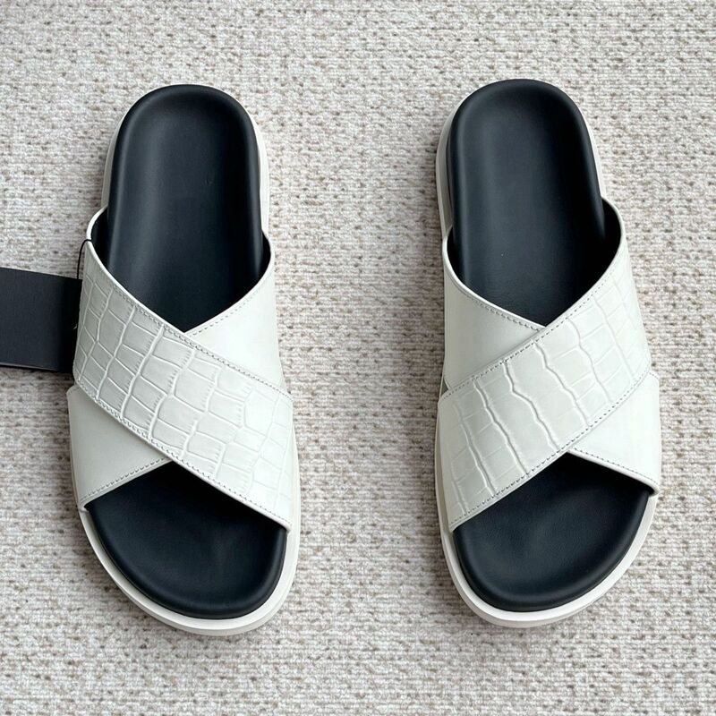 New summer men's shoes, soft leather crocodile pattern cross slippers, business casual sandals, Italian style outdoor slip-on men's slippers New summer men's shoes, soft leather crocodile pattern cross slippers, business casual sandals, Italian style outdoor slip-on men's slippers