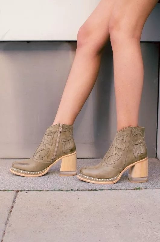 Embroidered Cowboy Boots For Women Pointed Toe Medium Heel_voghion.com