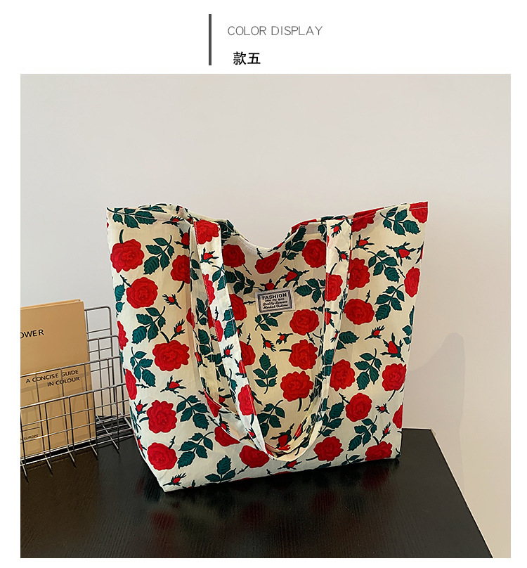 The large-capacity single-shoulder bag for student commuting is a bestseller in early spring. The Korean-style fresh and simple floral fabric bag is a versatile tote bag undefined