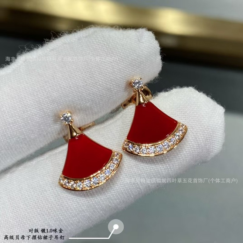 V ゴールド スカート シェイプ イヤリング レディース 18K ローズゴールドメッキ ダイヤモンドとマザーオブパール カーネリアン シェイプ イヤリング|undefined