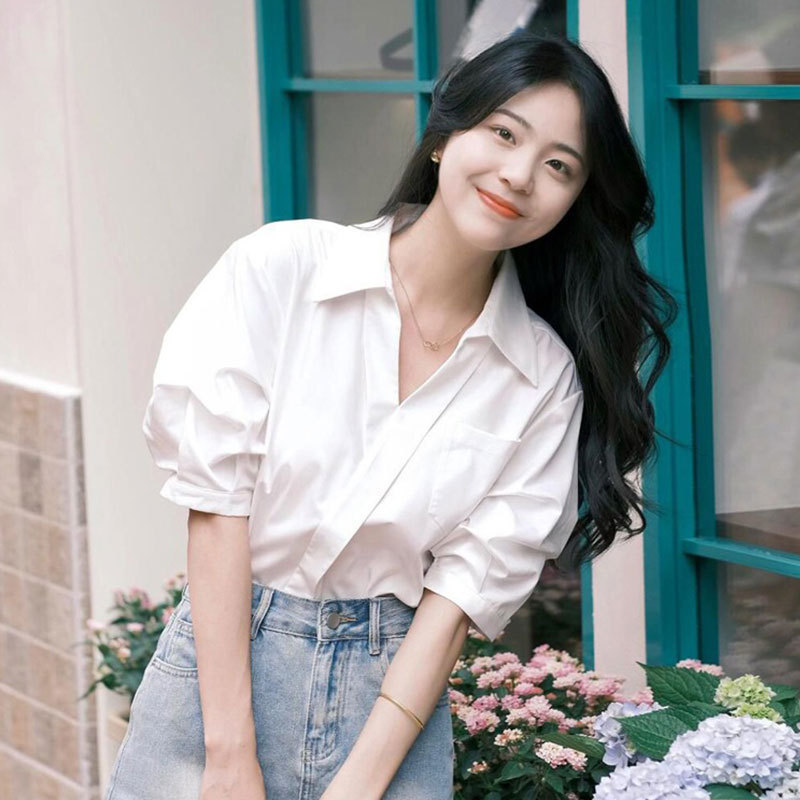 Elegant and Youthful Women's Shirt, 2026 Summer New Style, Unique Loose French-Style Niche V-Neck Short-Sleeve Cool White Shirt Elegant and Youthful Women's Shirt, 2026 Summer New Style, Unique Loose French-Style Niche V-Neck Short-Sleeve Cool White Shirt