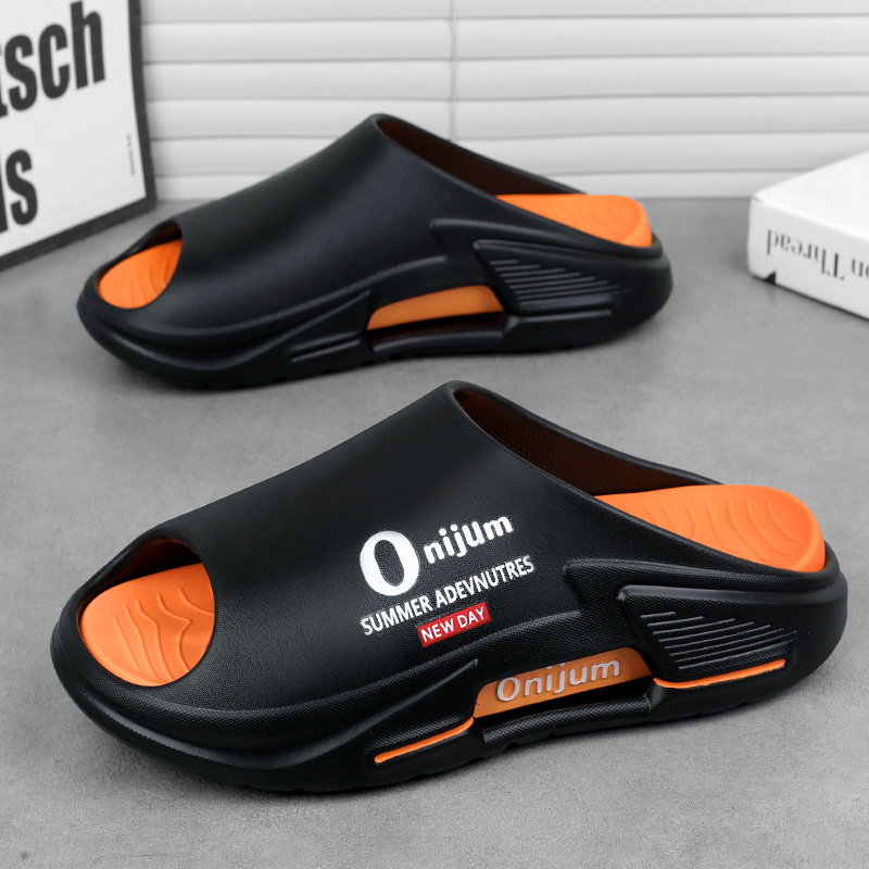 Zapatillas de pareja de verano 2025, talla grande, tendencia coreana, chanclas exteriores, moda casual, zapatillas de interior con sentido de mierda