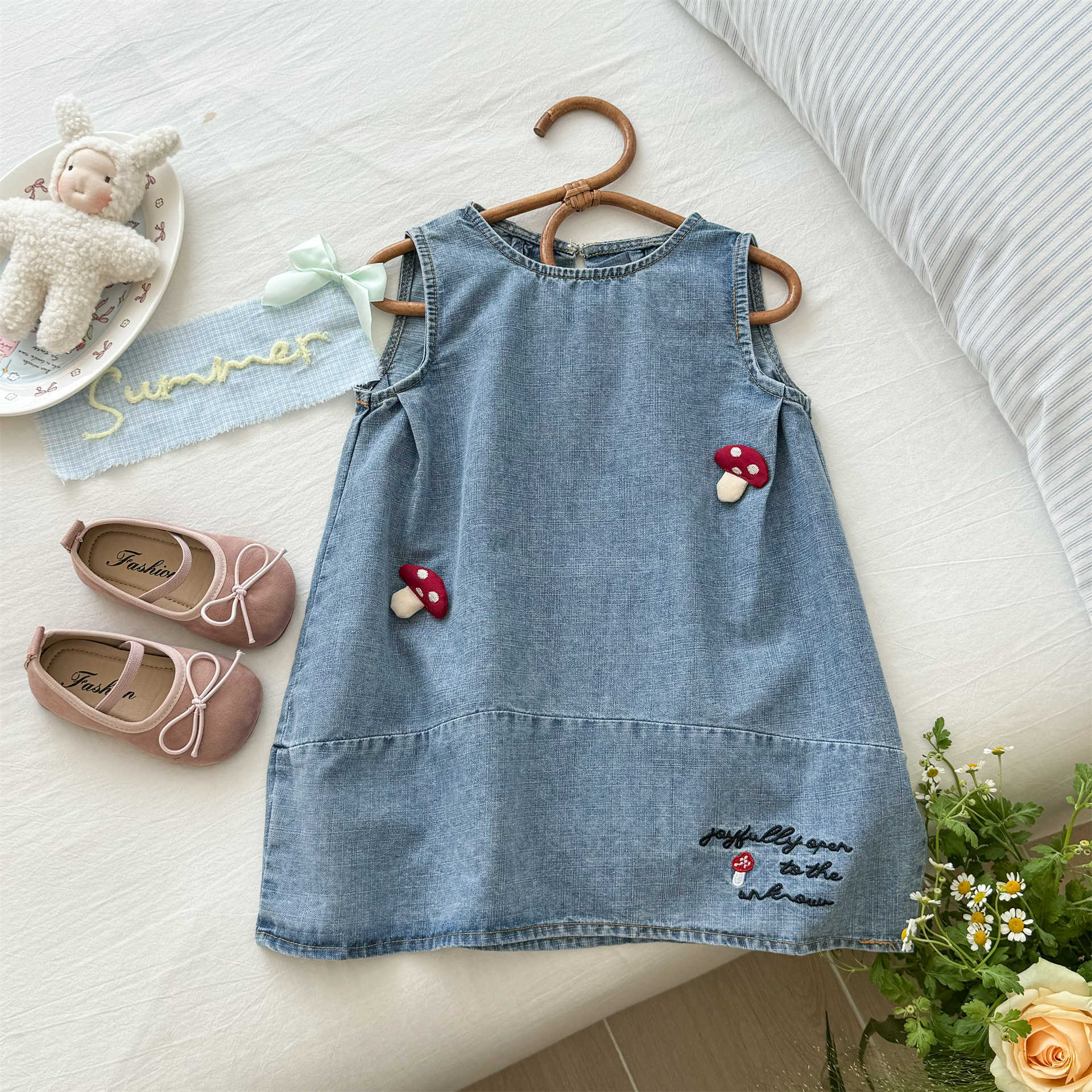 Xianning siete ropa infantil coreana para niñas estilo occidental falda de verano coreana bordado de mezclilla cogollos linda falda de chaleco