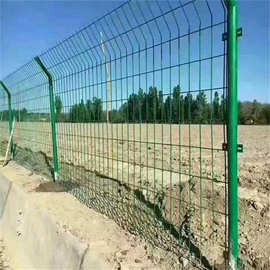 双边丝护栏网 道路隔离栅栏 铁丝围栏网 1.8米绿色铁丝网
