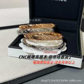 精工V金高版本CNC小香风coco宽版菱格纹手镯女镶钻无钻手环不掉色