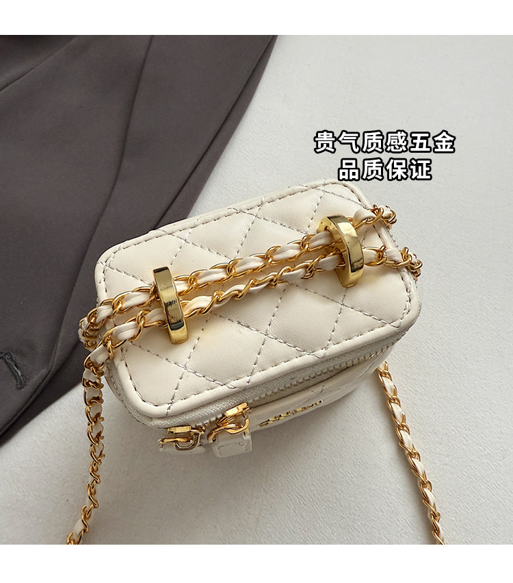 Little Bag Women 2025 Summer New Fashion diamond-shaped chain patent leather crossbody bag, versatile single-shoulder hand-carry bucket bag Item Picture