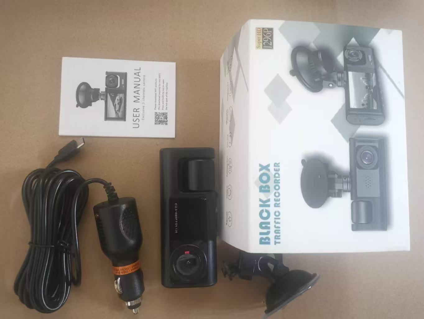 Three-camera car dashcam, 1080P ultra-clear night vision, WiFi connectivity, and rear-view camera with loop recording