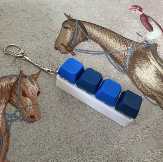 Four-button white shell - klein blue