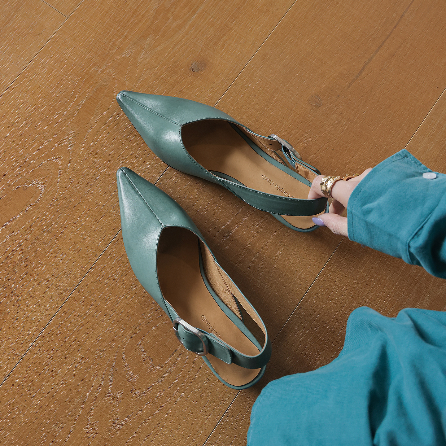 Giày sandal nữ mũi nhọn quai ngang gót thấp phong cách Hàn Quốc — màu nâu