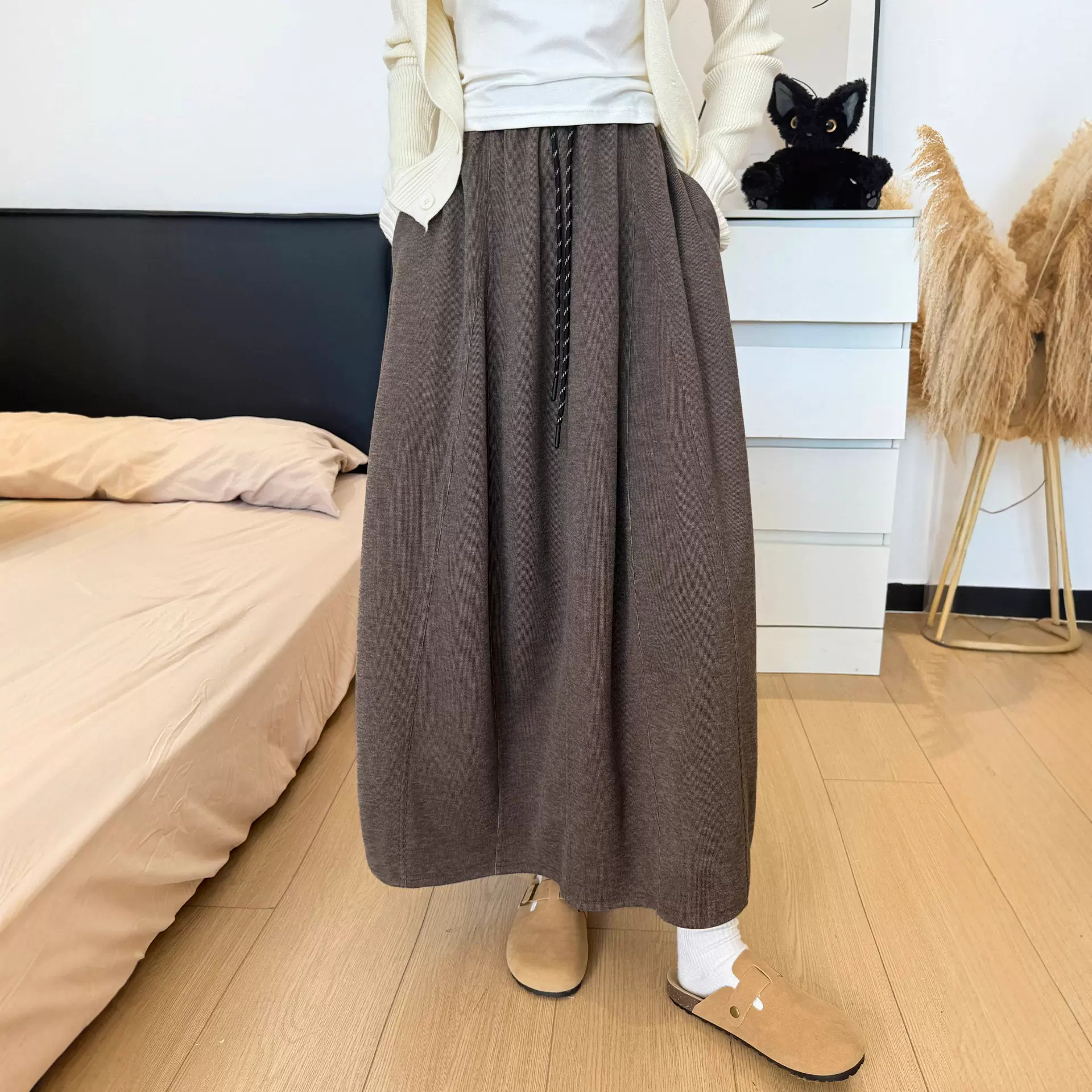 咖色a字半身裙女2025新款秋季大码胖mm长款针织花苞百褶蓬蓬半裙