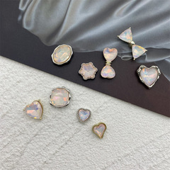 小清新のまぶしい色のピンクのダイヤモンドの蝶結びの愛の合金の部品の個性の甘いクールな髪飾りの携帯電話のケースの靴の花の材料