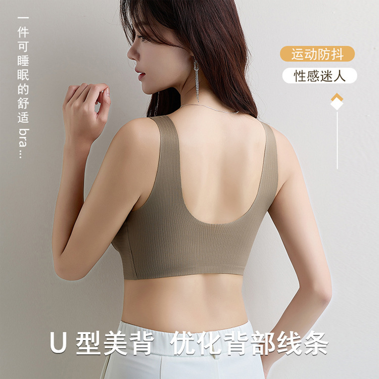 無痕下着の女性の胸が集まって副乳を引っ張って垂れ下がるのを防ぎます。|undefined