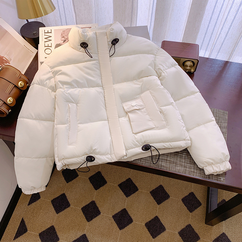 Ropa de algodón corta para mujeres en 2024 nuevo invierno pequeño grueso calentamiento pan de cuello de pie chaqueta de algodón exterior