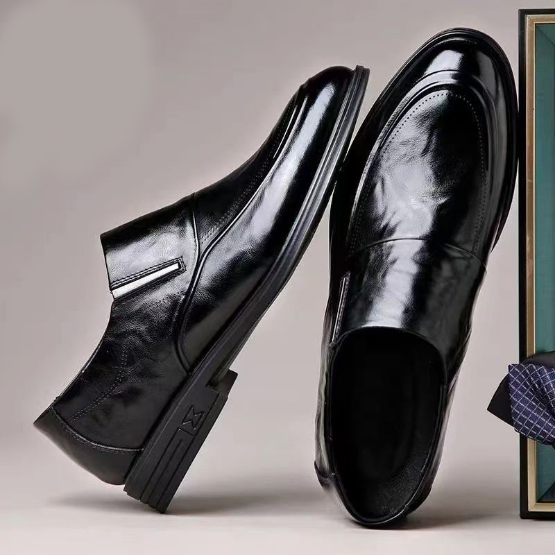 Zapatos de cuero para hombre otoño y invierno vestido de negocios de cuero suave con suela suave punta de casamiento novio zapatos de traje de pedal