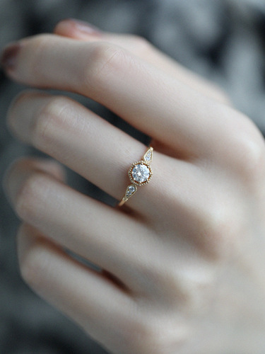 A niche high-end design sensibility zirconium-plated 18k ring with a minimalist and elegant style, engagement ring, wedding gift for girlfriend.