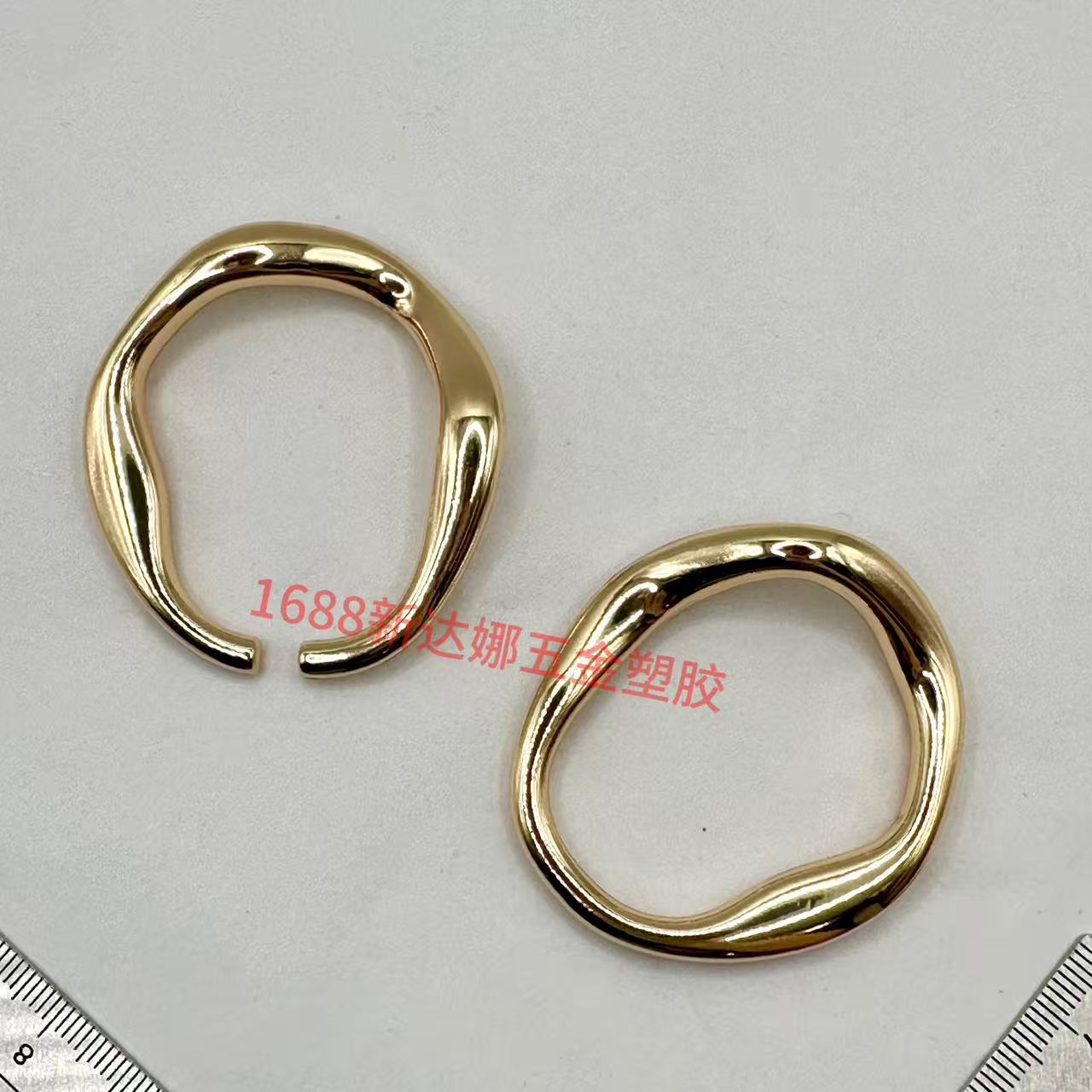 Bright gold zinc alloy wavy double-ring buckle three-dimensional tubular hardware connecting ring bag shoulder strap accessory