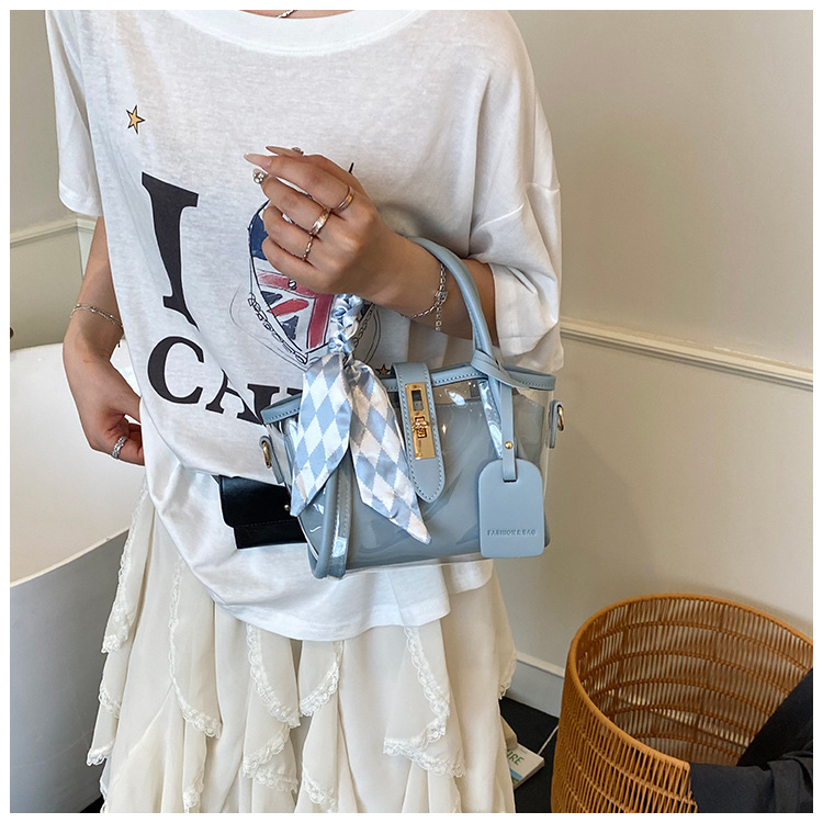 This year's popular women's handbag features a new, stylish and versatile hand-held crossbody bag with a Korean niche design and a bucket bag undefined