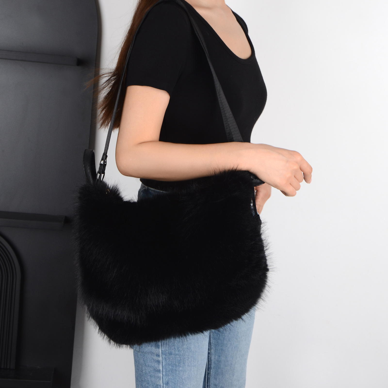 Comercio exterior nuevo bolso de peluche de hombro único bolso de moda nicho bolso de mujer bolso de peluche de moda europea y americana bolso al por mayor image 7