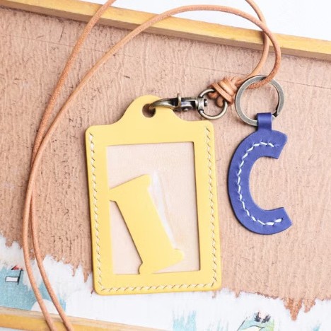 跨境爆款头文字A至Z英文字母卡套 高颜值挂脖证件套 时尚个性胸牌