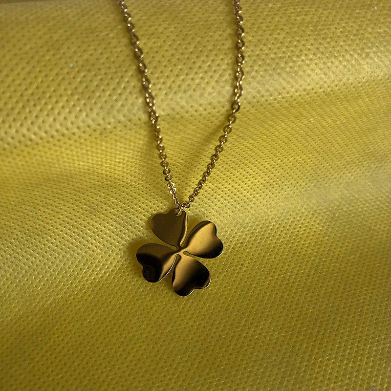 Trébol de cuatro hojas color acero