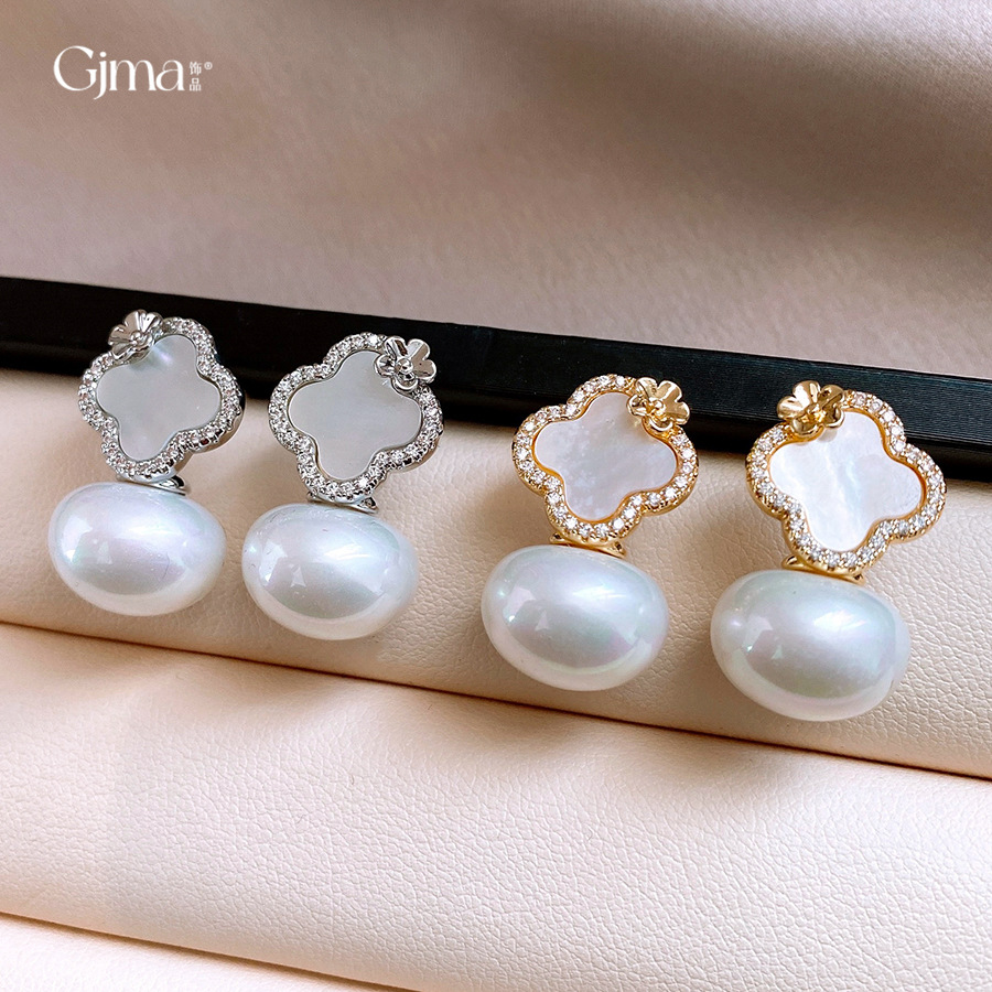Earrings with zircon from pearl