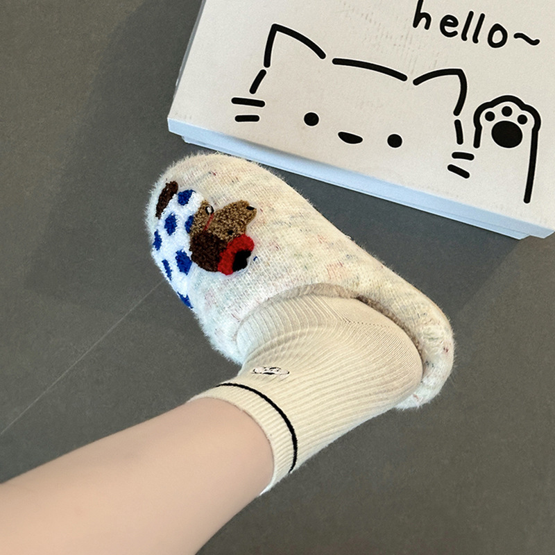 Zapatillas de lana de chicas trenzadas de otoño y invierno onduladas perros lindos dibujos animados lana casa zapatillas de algodón interior casuales