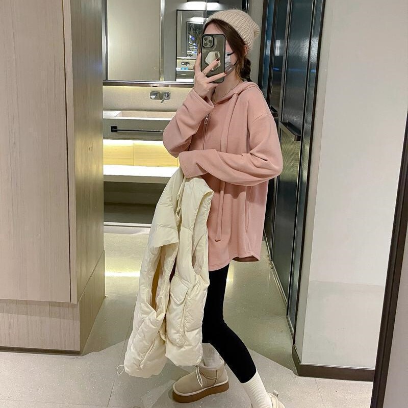 Plus-size warm hooded sweatshirt for women, new autumn and winter style, loose fit for plus-size women, slimming and flattering, casual and versatile top