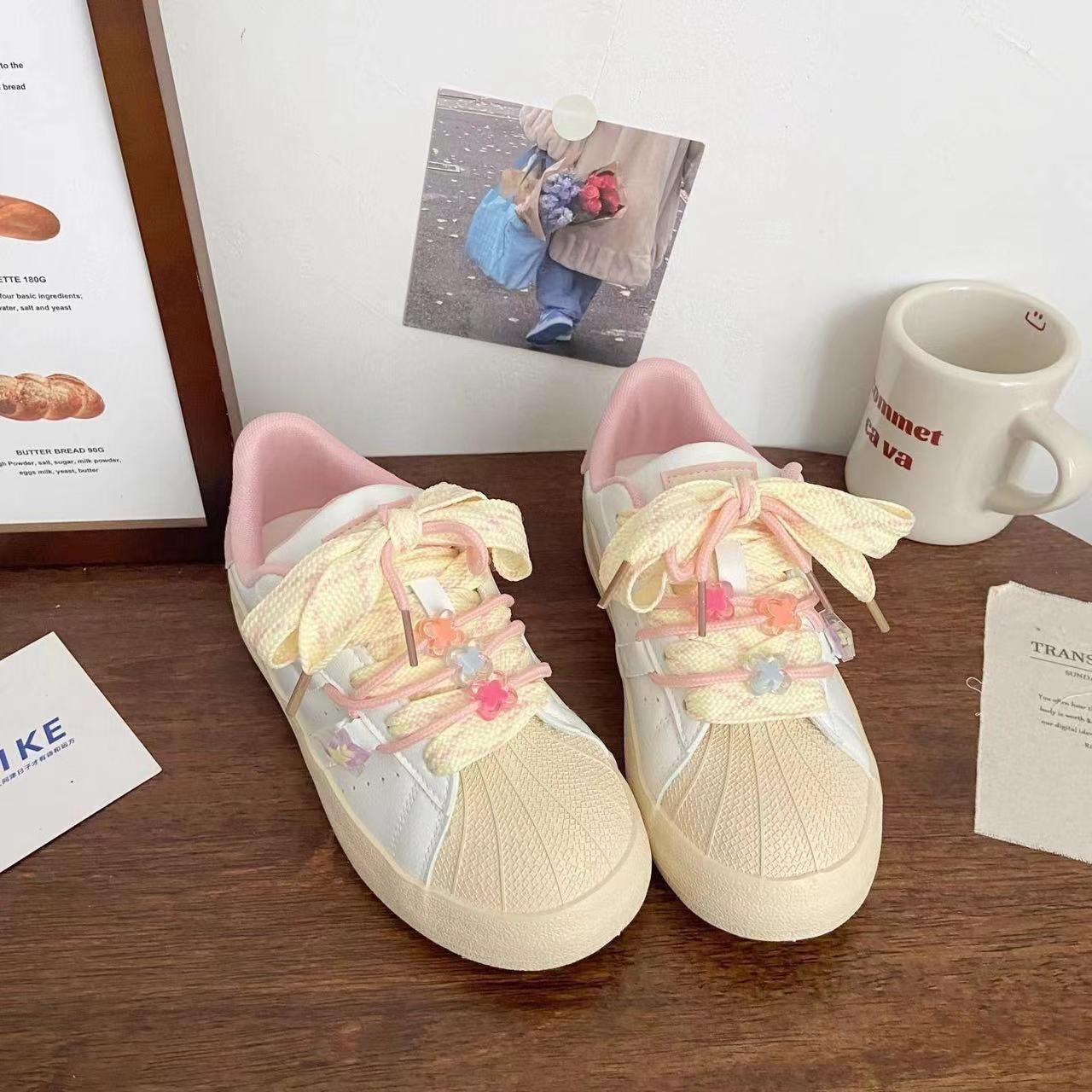 2024 otoño nueva marea nacional original nicho no choque cabeza de concha zapatos blancos de mujer retro puerto zapatos chic