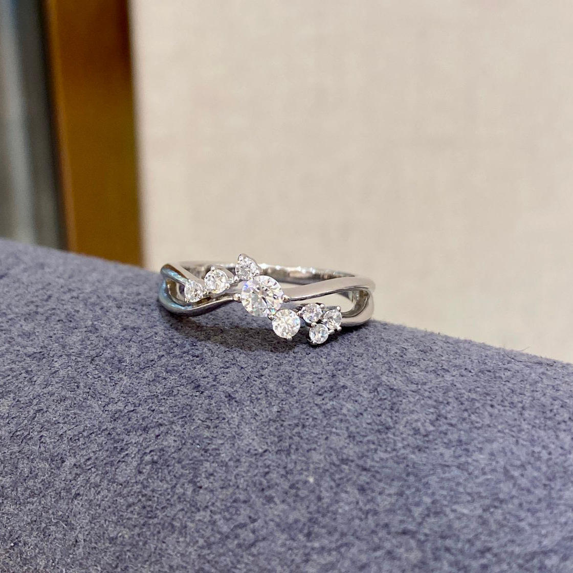 Glittrande ring för kvinnor designerring elegant smycke_voghion.com