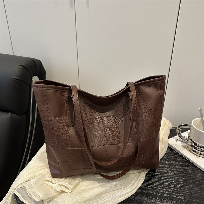 Bolsos de moda retro tote bolsos de mujer 2025 nuevo bolso de hombro de viaje de todo fósforo bolso de compras de gran capacidad