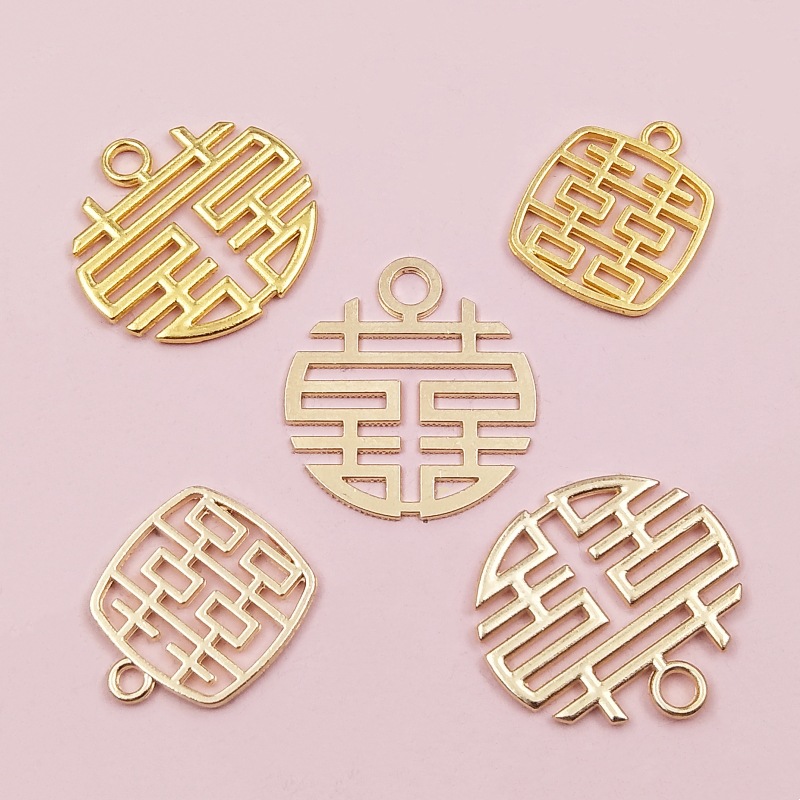 Retro golden accessories for bride