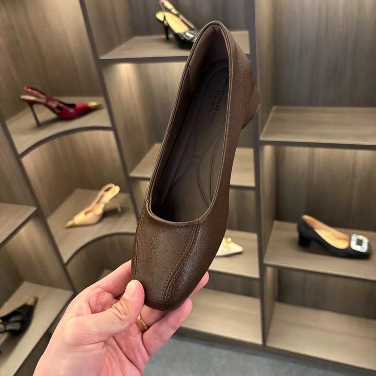 Suela suave francesa zapatos de cabeza cuadrada 2026 primavera nuevos zapatos de cuero poco profundos de cuero suave temperamento universal zapatos de cuero de pie