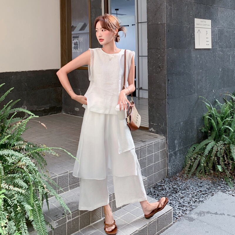 White Elegant Linen Suit for Women, Summer 2026, Cool and Sophisticated Style, Asymmetrical Vest with Draped Hem, Wide-Leg Pants Two-Piece Set White Elegant Linen Suit for Women, Summer 2026, Cool and Sophisticated Style, Asymmetrical Vest with Draped Hem, Wide-Leg Pants Two-Piece Set