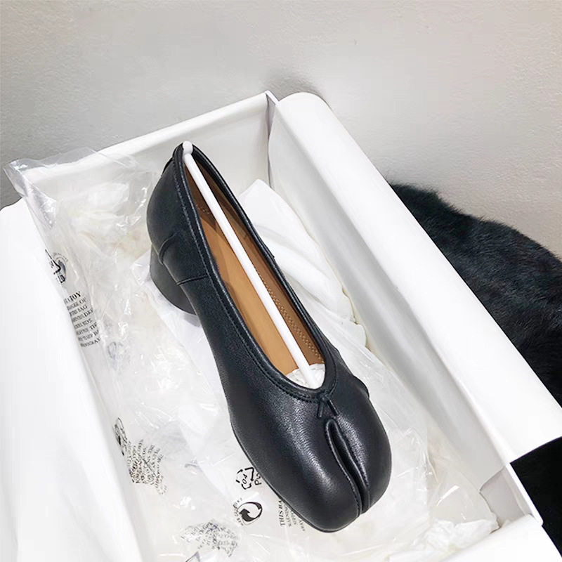 Giày Mary Jane nữ da bò xẻ mũi tách ngón xếp ly, gót vừa 3–6 cm, kiểu lười xỏ chân — Rượu vang đỏ, màu đen chi tiết 9