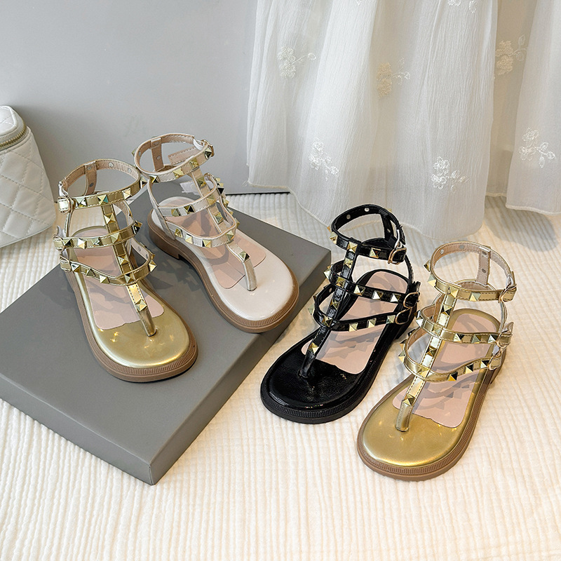 Universal fashionable sandals for students English style with studs…