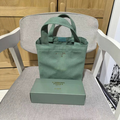 普家の新型の専門店はキャンバスの袋を贈呈します。