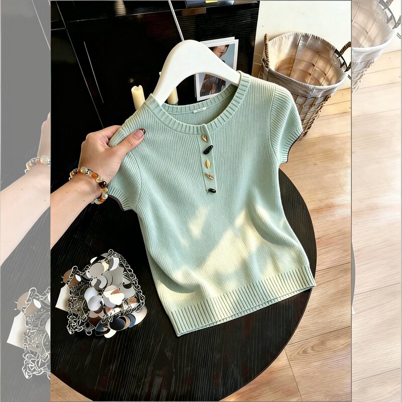 Green Buttoned Slim-Fit Round-Neck Short-Sleeve T-Shirt for Women, 2026 Summer New Korean Style Gentle and Elegant Top Green Buttoned Slim-Fit Round-Neck Short-Sleeve T-Shirt for Women, 2026 Summer New Korean Style Gentle and Elegant Top