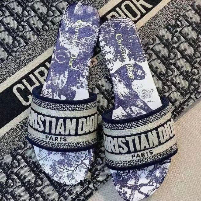 Summer ins alfabeto bordado de una palabra zapatillas exteriores para mujer nuevo estilo 2024 playa estilo de explosión de fondo plano chanclas cómodas y hermosas