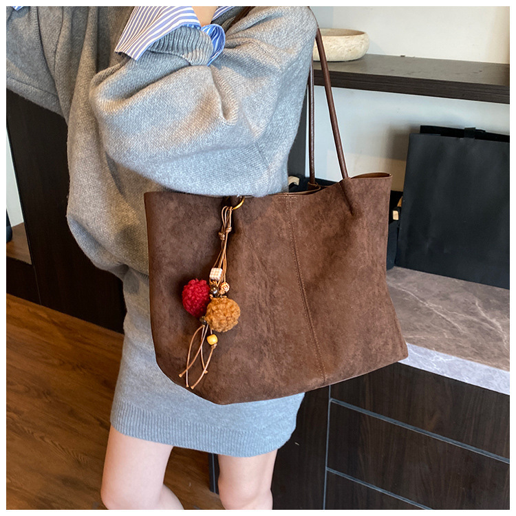 Autumn/Winter New Suede Large Capacity Commuter Tote Bag 2026 Women's Casual Simple Versatile Ins Shoulder Bag - Thumbnail 4