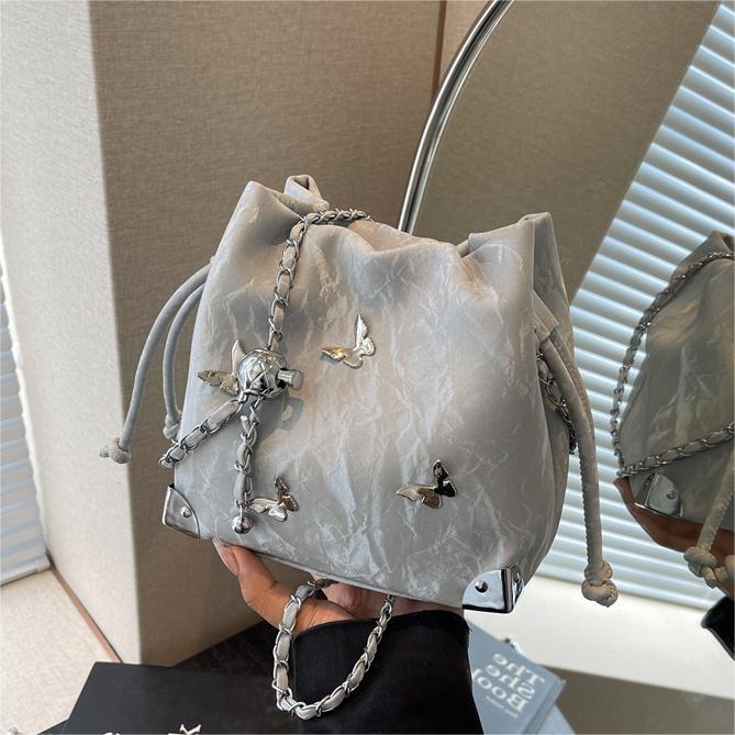 Bolsa de verano ultra caliente para mujeres 2024, nueva popularidad mariposa universal bolso de hombro en línea bolso de cubo