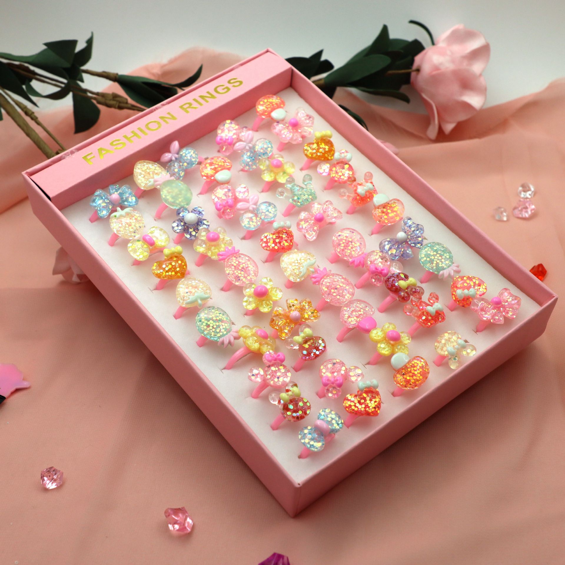 Venta al por mayor de dibujos animados de Corea 50 Unids anillo de resina de acrílico de los niños juguete de plástico anillo chica pequeño regalo