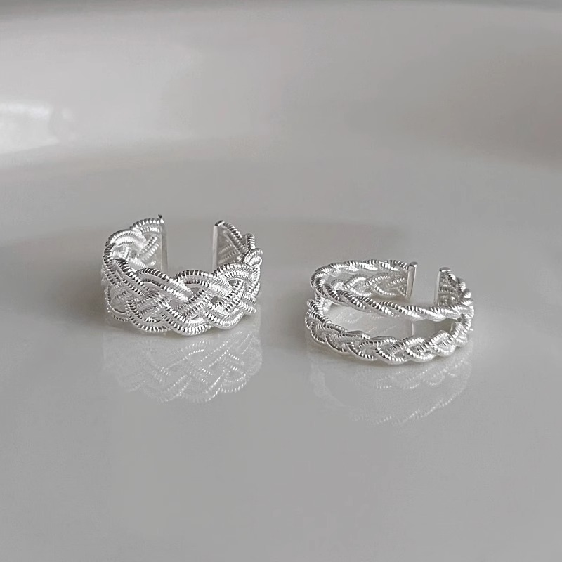 2025 versión coreana del clip de oreja de moda twist tejido de diseño de nicho estilo coreano joyería de oreja multicapa retro simple