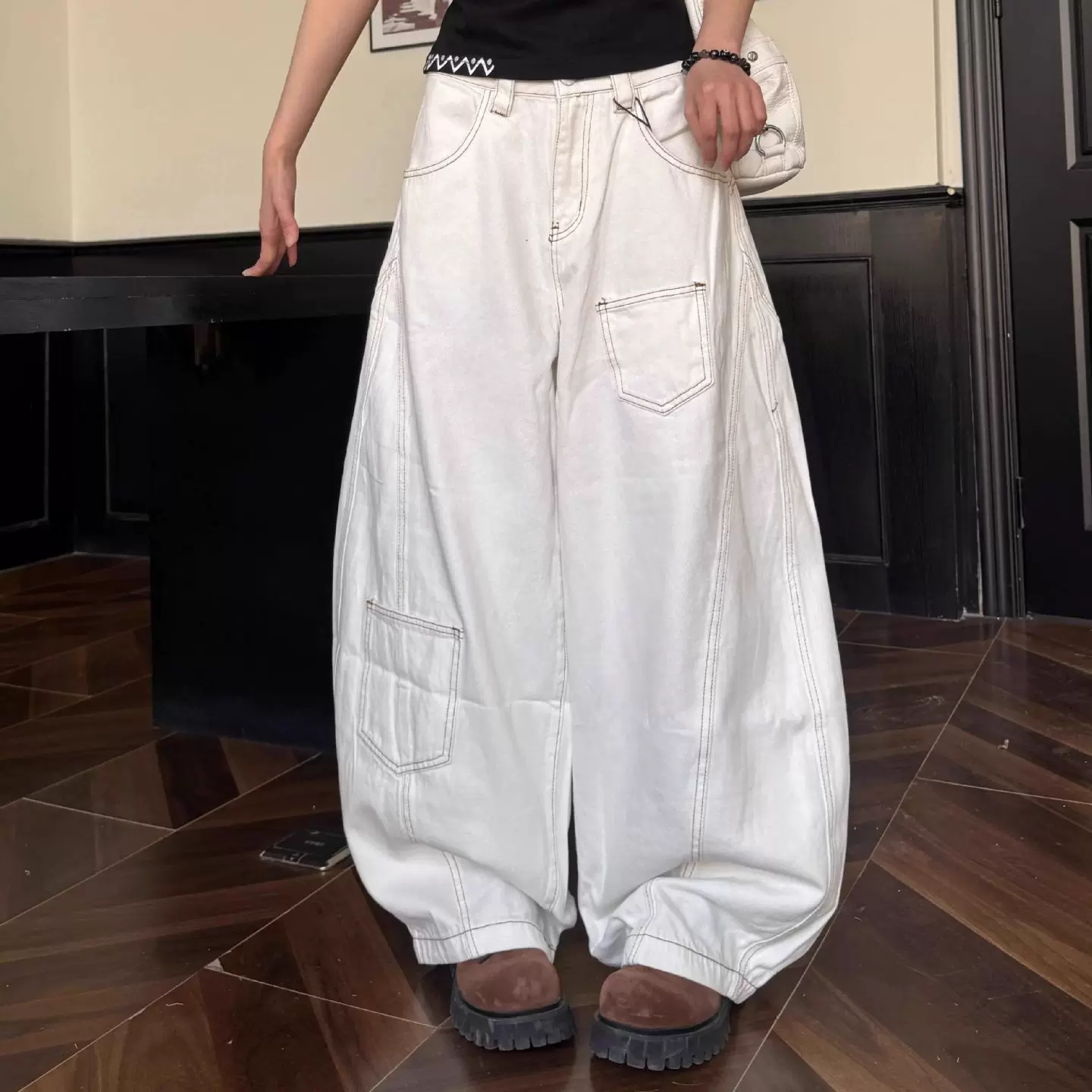 美式高街白色设计感弯刀牛仔裤男女春夏款宽松显瘦高腰阔腿拖地裤