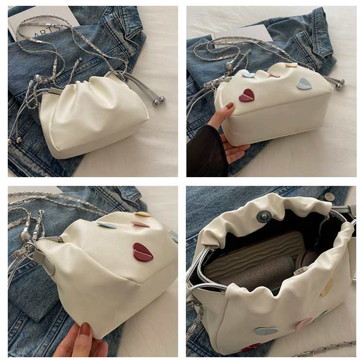 Drawstring bucket for women 2024 new Korean fashion shoulder bag, simple commuting contrasting color heart chain_voghion.com