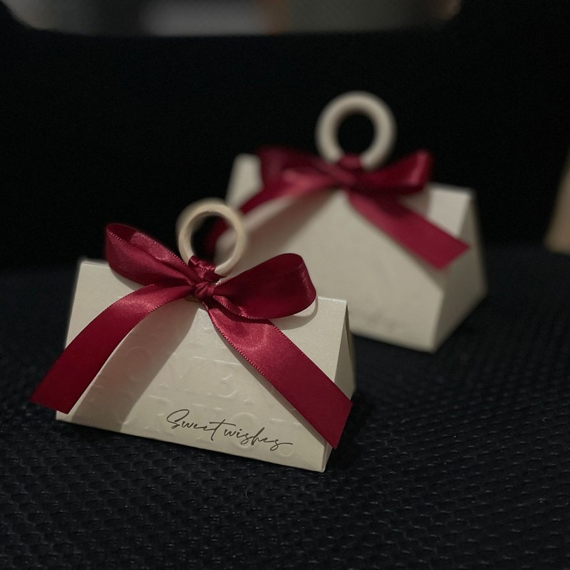 クリエイティブシャンパン色の手提げ婚約結婚結婚式の三角喜糖箱木環お土産魚尾紗喜糖箱|undefined