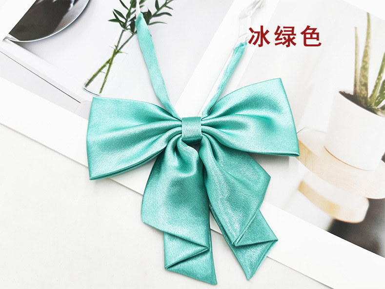 Spot al por mayor color sólido superficie brillante vino negro cuello rojo flor femenino estilo universitario nuevo estilo cola de golondrina plegable pajarita de raíz de pluma grande