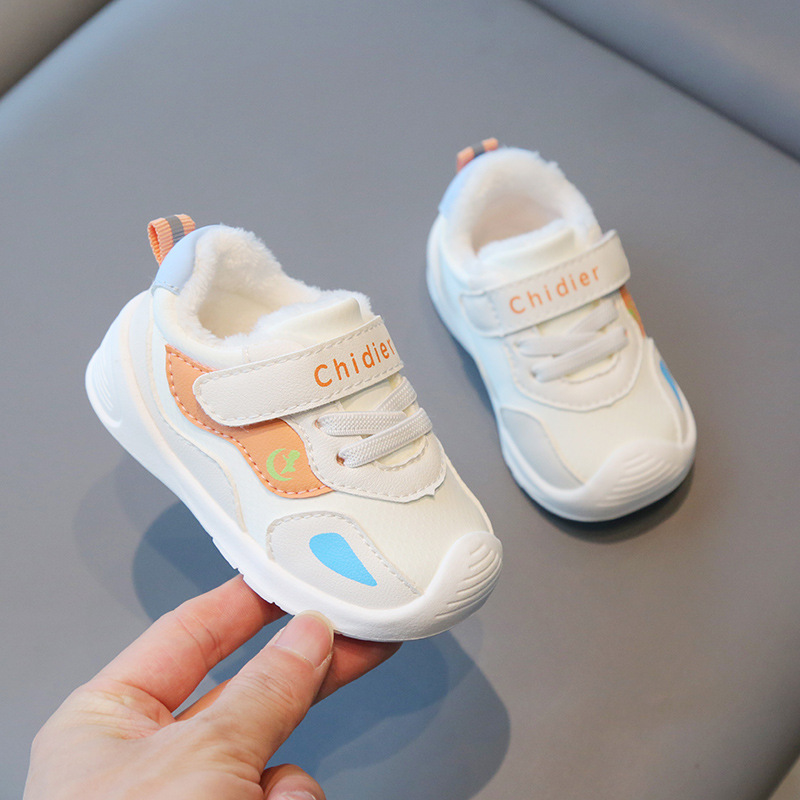 Zapatos funcionales para bebés de otoño e invierno para niños nuevos zapatos de algodón forrados de lana para bebés zapatos para niños pequeños zapatos antideslizantes para niños al por mayor