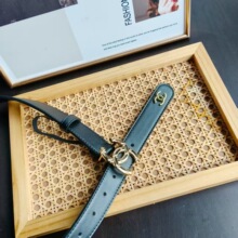 ���Q���l�����pCС����ĸŮƤ���W���߼����bٴ��B��ȹ����Ů