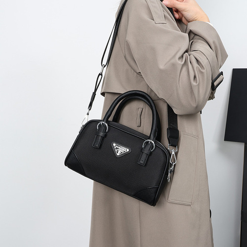 Elegant and Fashion Bowling Bag for Women, Handheld Small Tote Bag, Stylish and Versatile, Large Capacity Shoulder and Crossbody Bag for Ladies